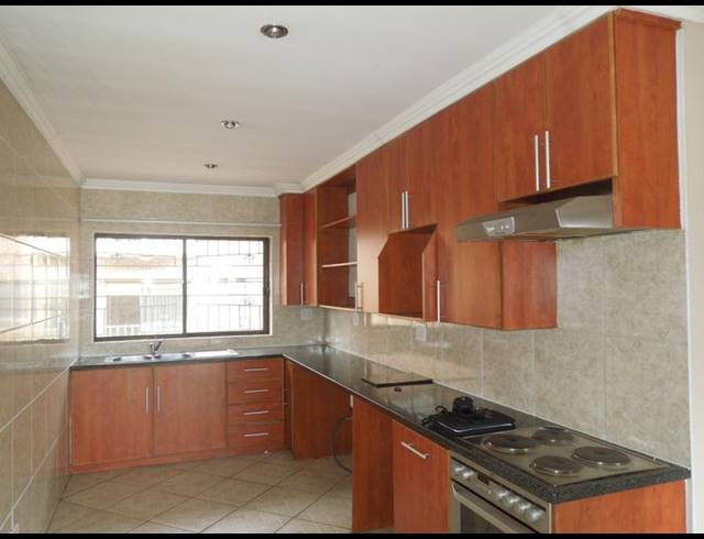 3 BEDROOM TOWNHOUSE FOR SALE IN EASTLEIGH